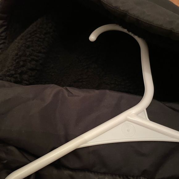 J Crew Black Puffer Coat EUC fleece hood - Picture 2 of 6